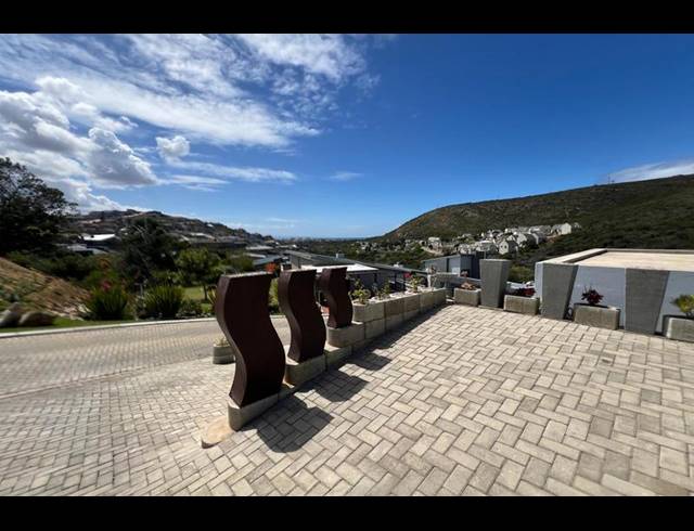 2 BEDROOM TOWNHOUSE FOR SALE IN ISLAND VIEW
